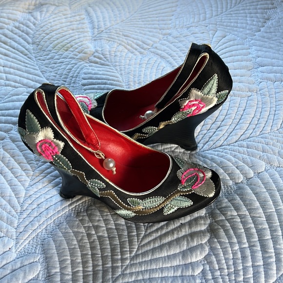 Satin pumps - Picture 2 of 3